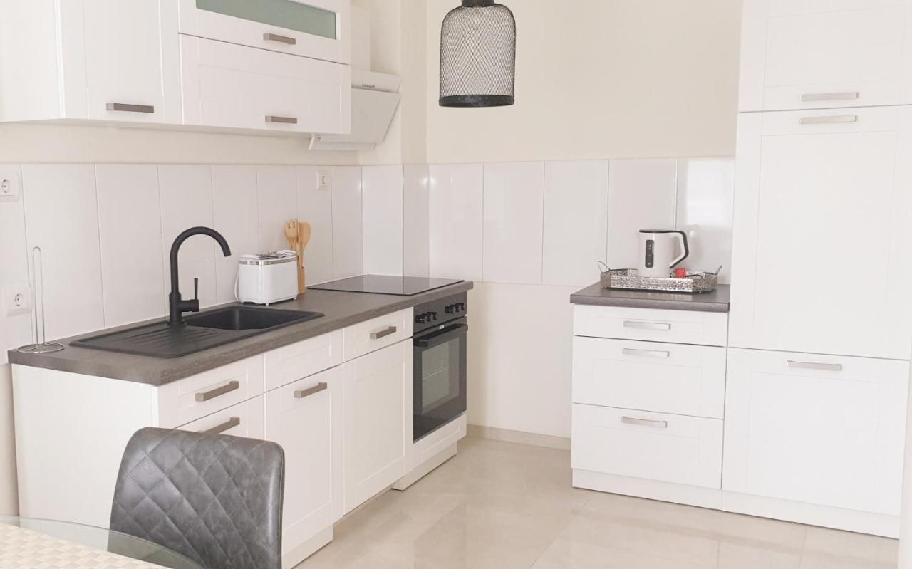 Neue moderne Zweizimmerwohnung inklusive WLAN und Netflix Essen Exterior foto