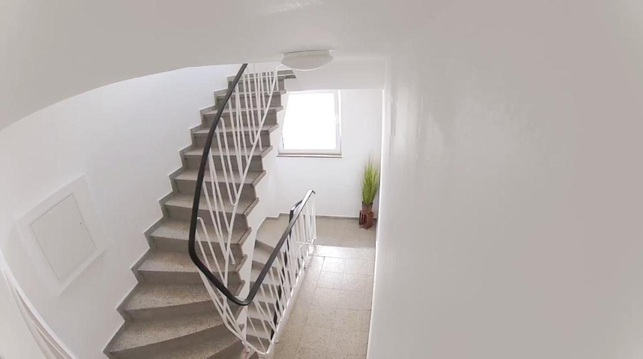 Neue moderne Zweizimmerwohnung inklusive WLAN und Netflix Essen Exterior foto