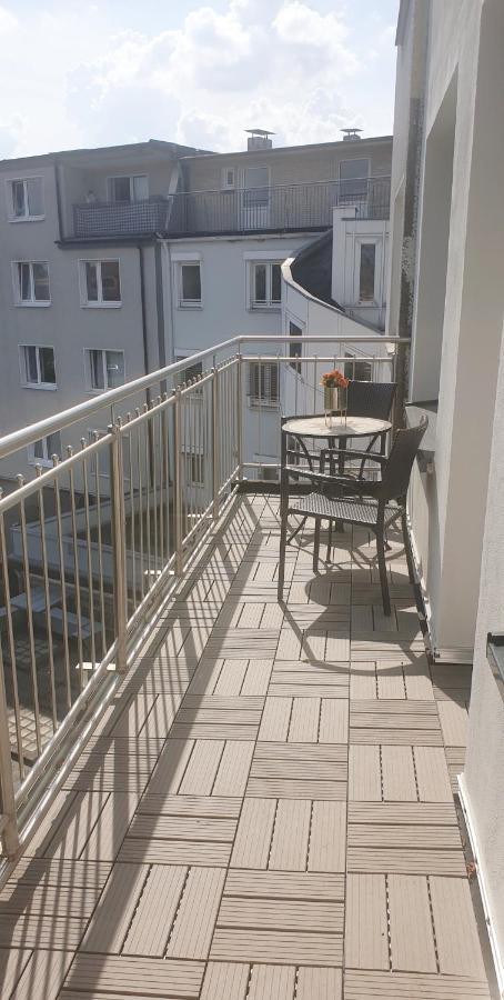 Neue moderne Zweizimmerwohnung inklusive WLAN und Netflix Essen Exterior foto