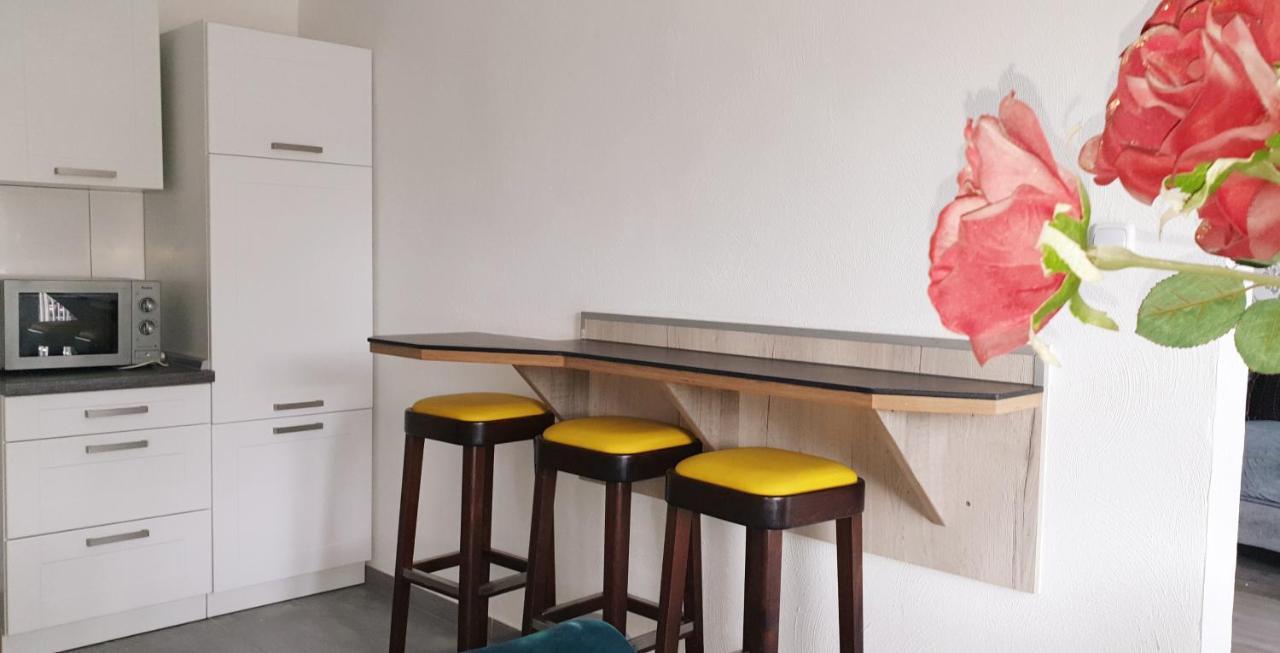 Neue moderne Zweizimmerwohnung inklusive WLAN und Netflix Essen Exterior foto